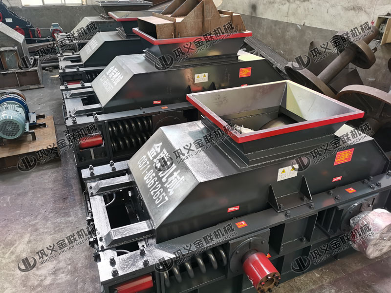 小型對(duì)輥式破碎機(jī)的價(jià)格是多少錢一臺(tái)，有哪些型號(hào)推薦？