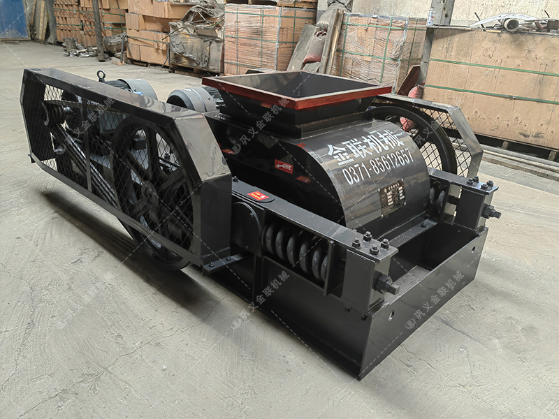 雙齒輥破碎機(jī)性能特點(diǎn)有哪些？是怎么破碎物料的？