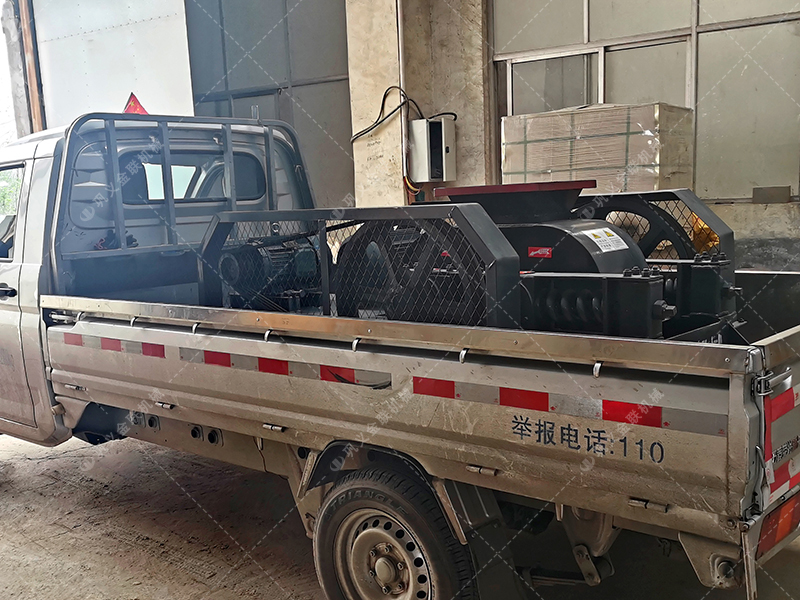 雙齒輥破碎機(jī)性能特點(diǎn)有哪些？是怎么破碎物料的？