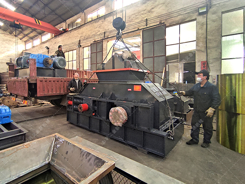 2PG1208大型對輥破碎機(jī)設(shè)備發(fā)往內(nèi)蒙古 