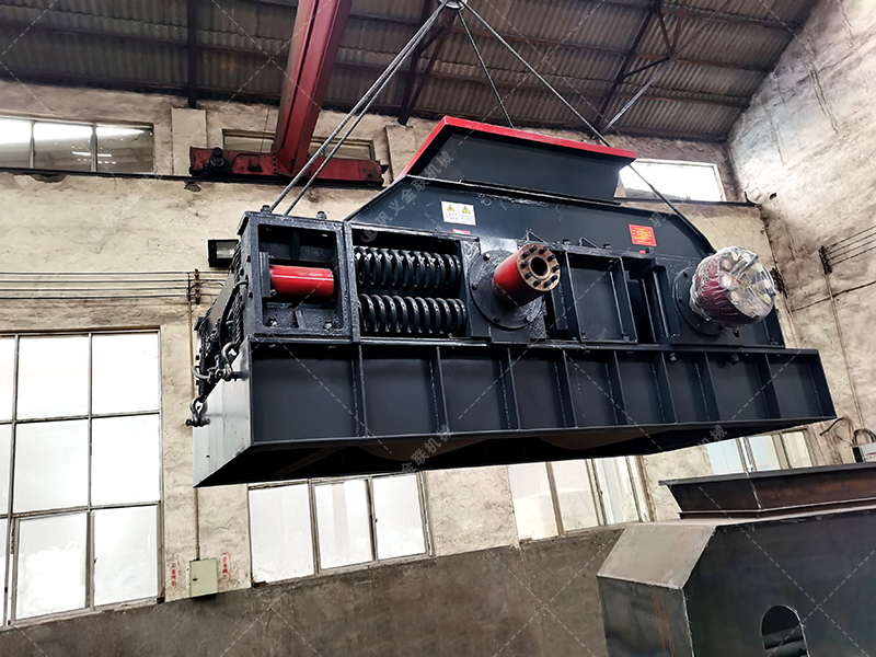 大型半自動(dòng)液壓對輥破碎機(jī)發(fā)貨 破碎瓜米石