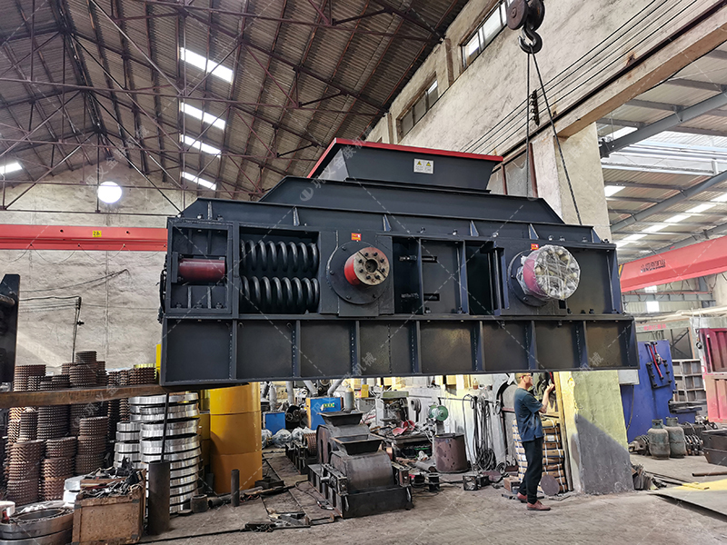 2PG1510型對輥式制砂機 大型制砂機發(fā)往湖北