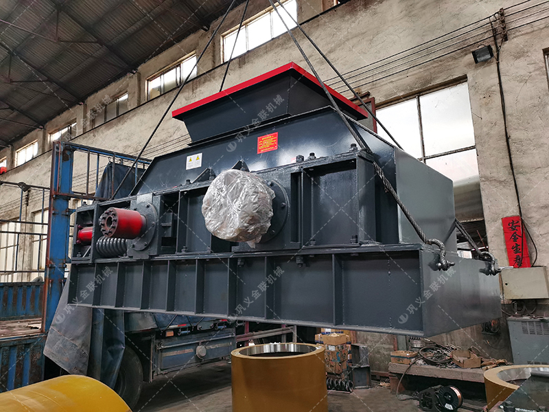 1200x800型制砂設備 大型對輥制砂機發(fā)貨圖片