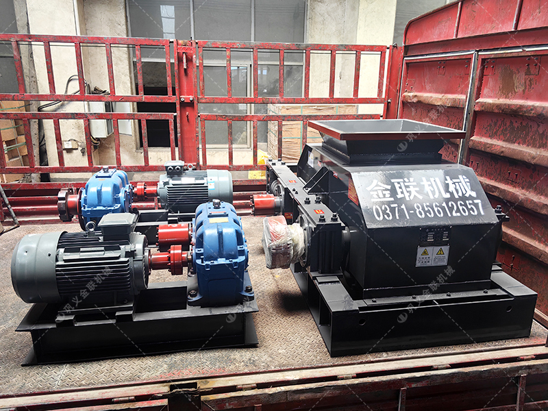 2PG800x600對輥破碎機(jī)發(fā)貨圖片_發(fā)往貴州貴陽_破碎鵝卵石