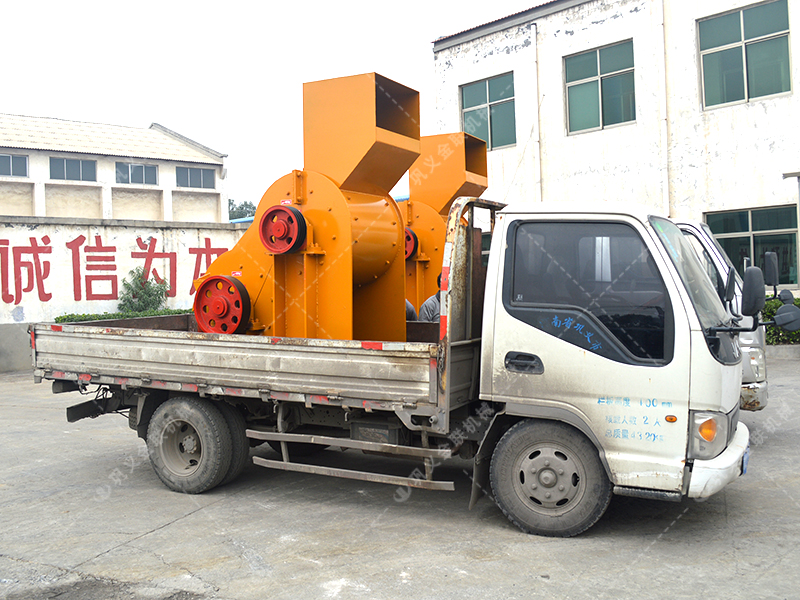 兩臺800X800雙級粉碎機(jī)發(fā)貨圖片_發(fā)往廣西南寧_破碎鐵礦石