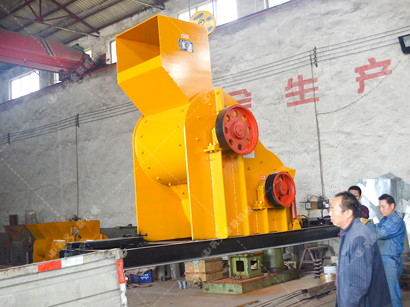 兩臺800X800雙級粉碎機(jī)發(fā)貨圖片_發(fā)往廣西南寧_破碎鐵礦石