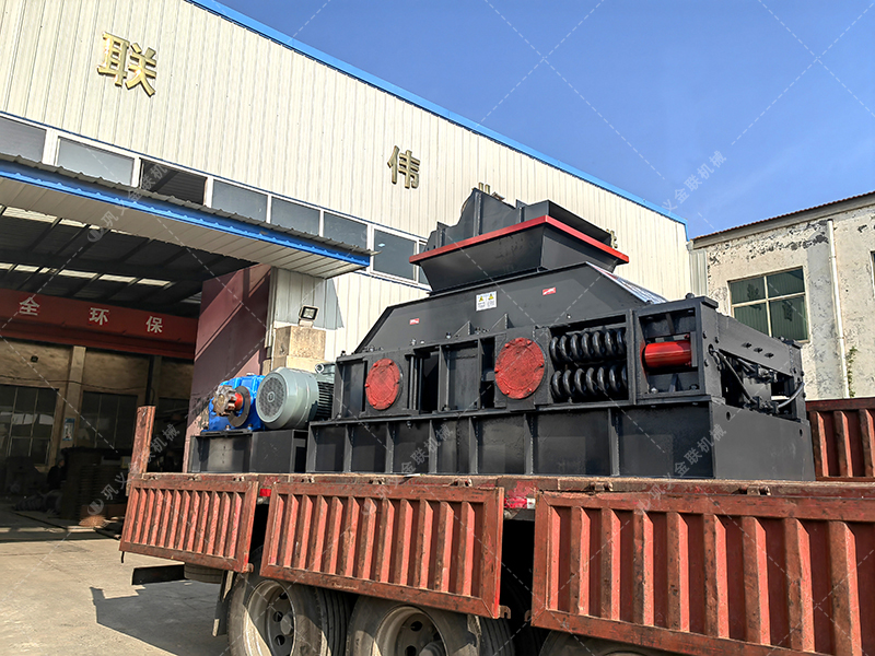 1200x800大型液壓直聯(lián)對輥破碎機(jī)發(fā)往河南