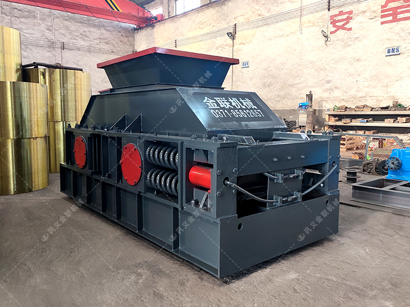 1200x800大型液壓直聯(lián)對輥破碎機(jī)發(fā)往河南