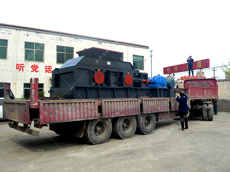 砂廠更換設(shè)備用對(duì)輥破碎機(jī)多少錢(qián)一臺(tái)？