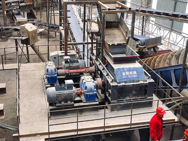 液壓對(duì)輥制砂機(jī)在公路建設(shè)中相比其他設(shè)備有何獨(dú)特優(yōu)勢(shì)？